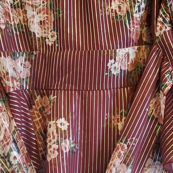 NWT stunning floral top - Picture 6 of 11